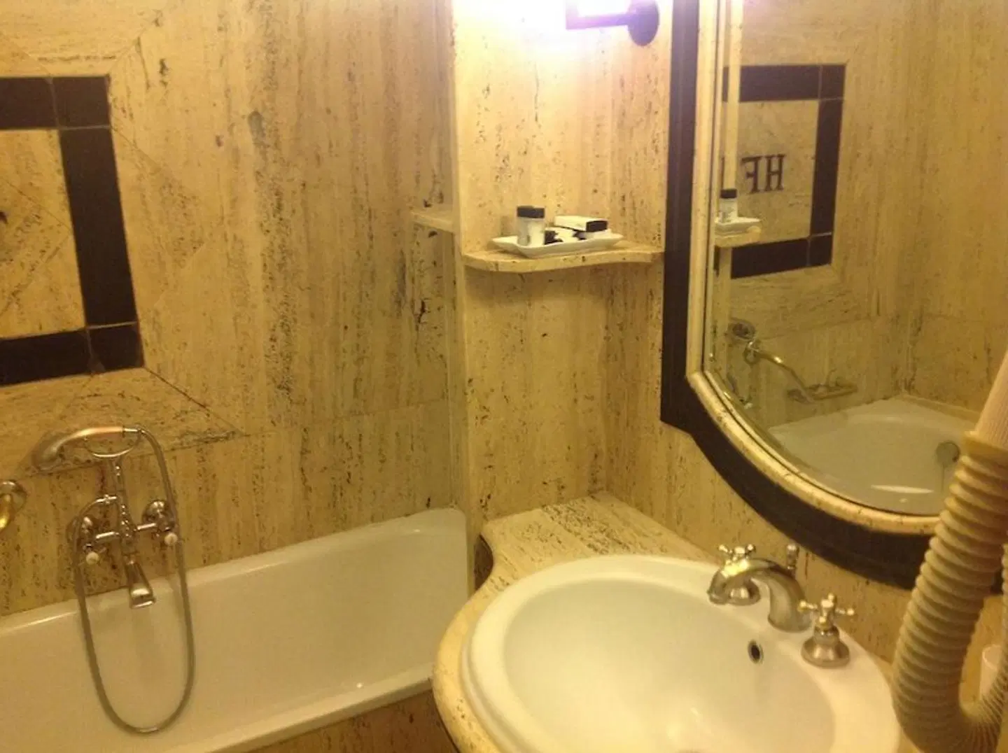 Fontana Hotel Rome Badezimmer