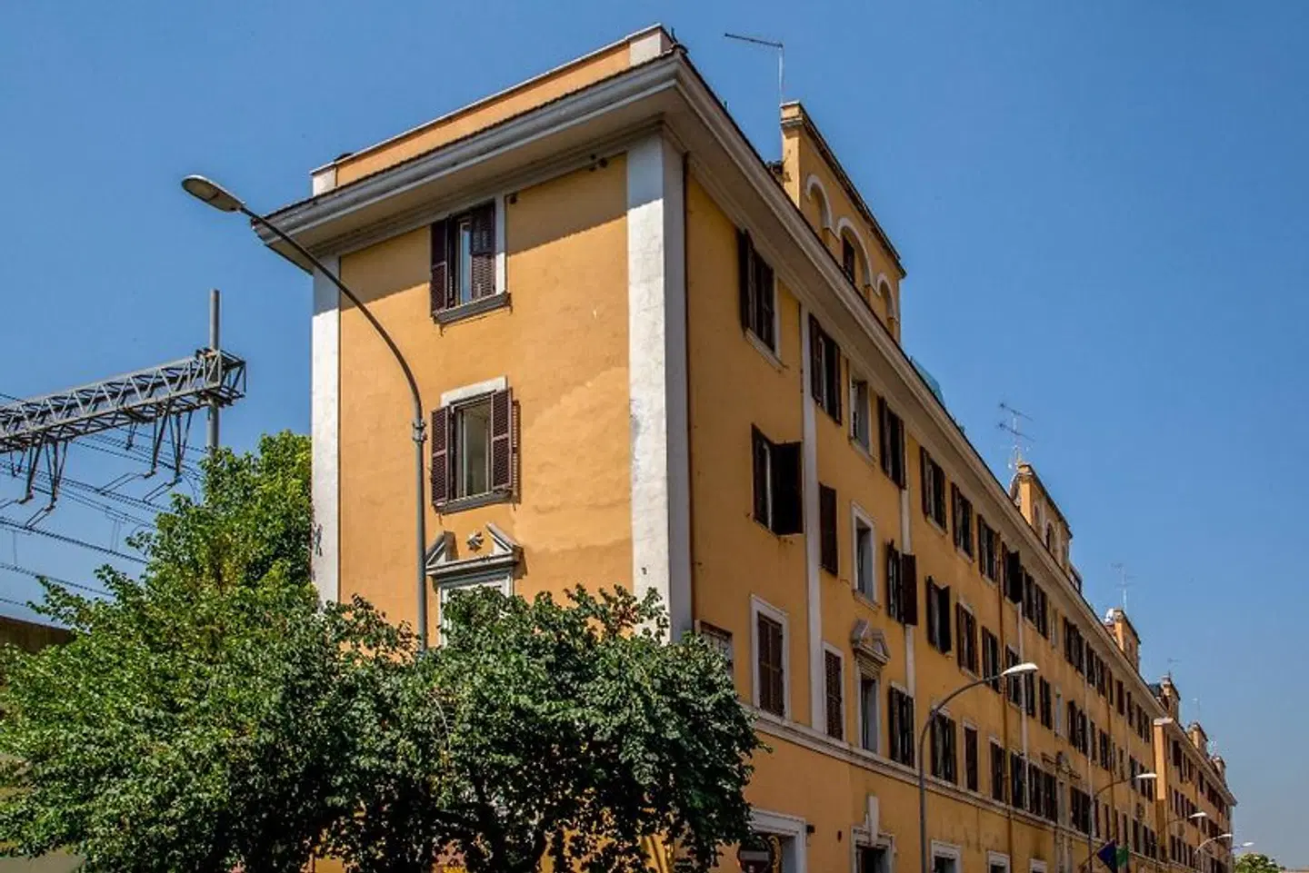 Crossroad Hotel EXTERIOR