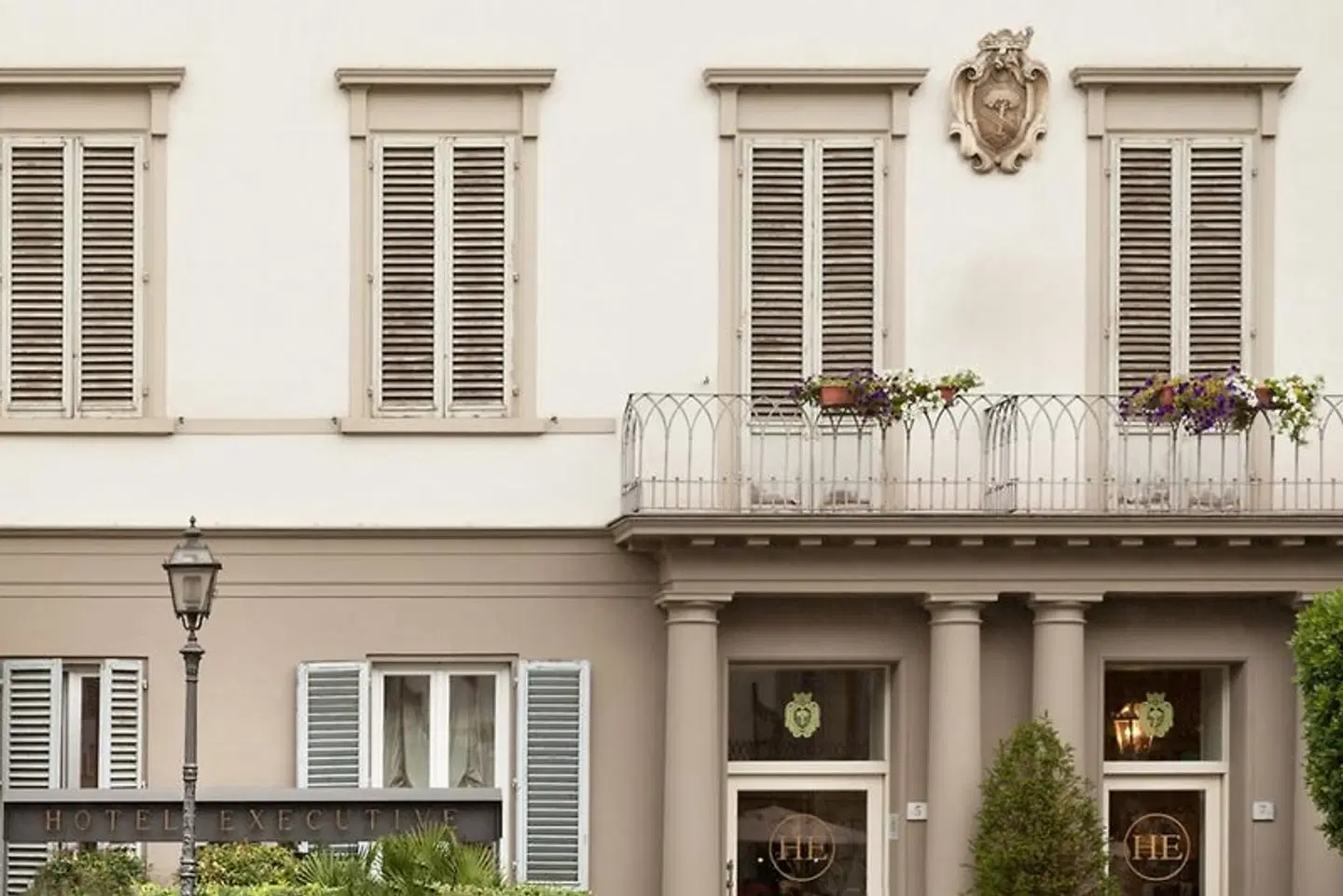 Executive EXTERIOR