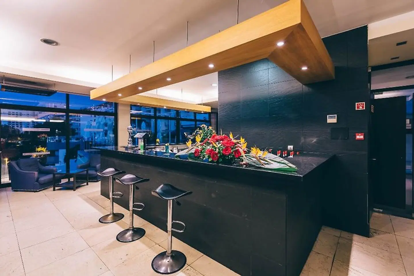 Muthu Raga Madeira Hotel Bar