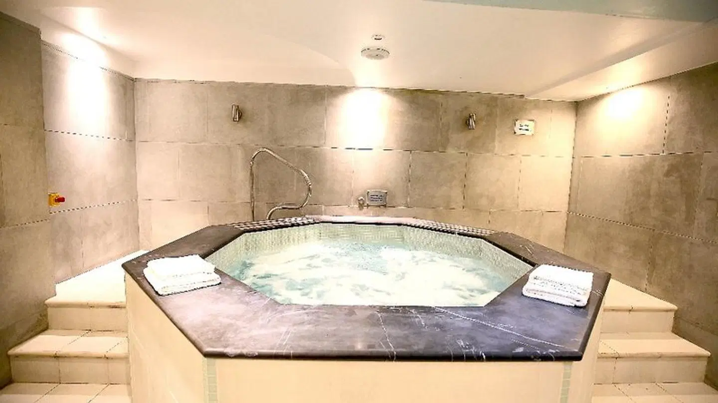 Roland House Apartments HEALTH_BEAUTY