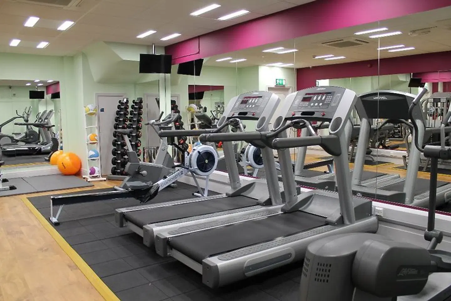 Strand Palace SPORTS_AND_LEISURE