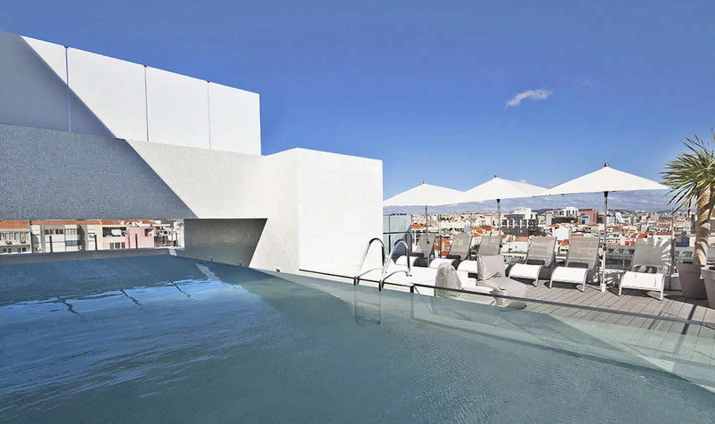 White Lisboa OUTDOOR_POOL