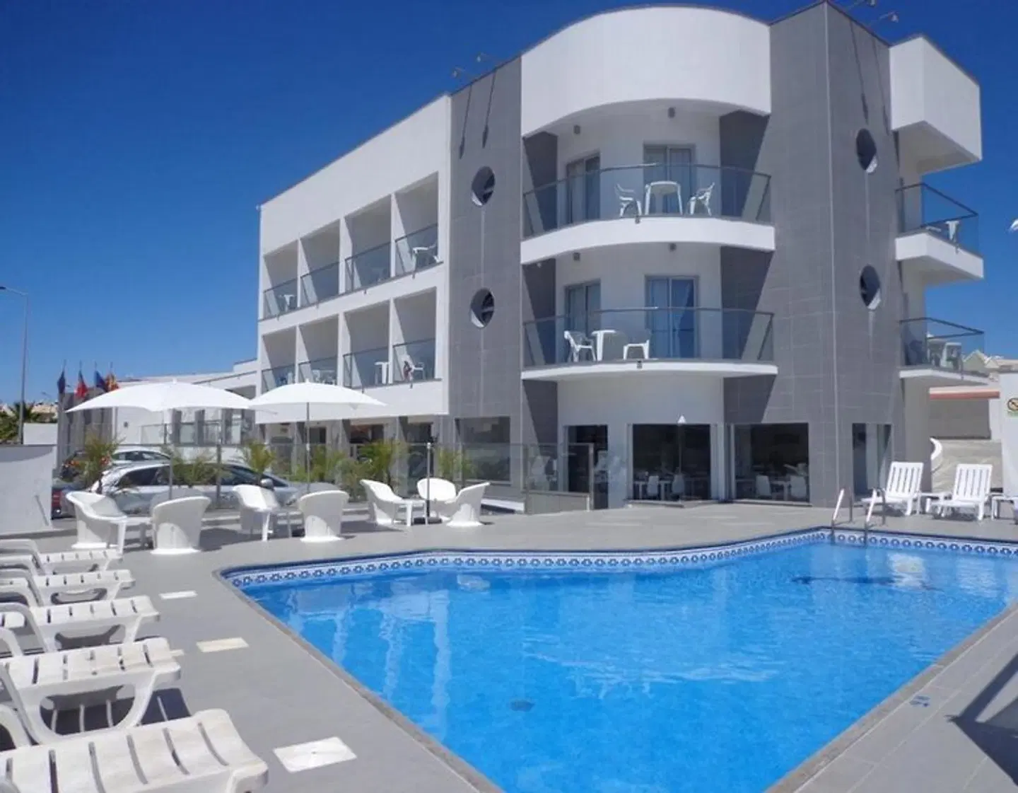 KR Hotel OUTDOOR_POOL