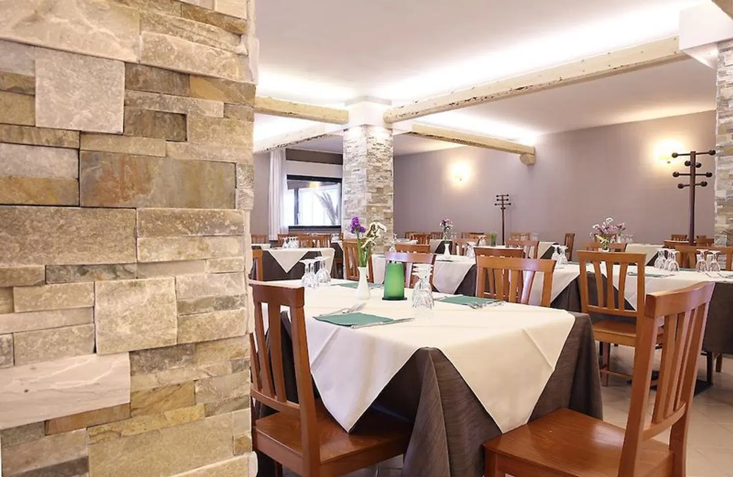 Pausania Inn Restaurant
