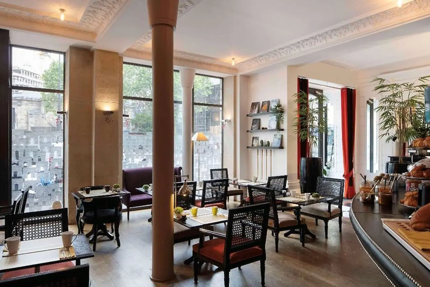 Le 123 Elysees Restaurant