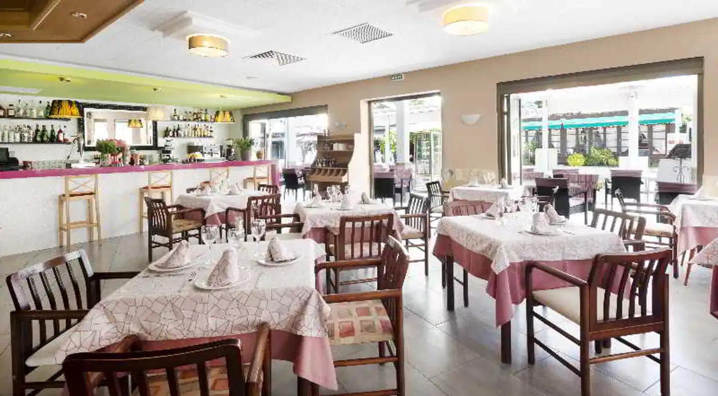 Neptuno Paguera Hostal Restaurant