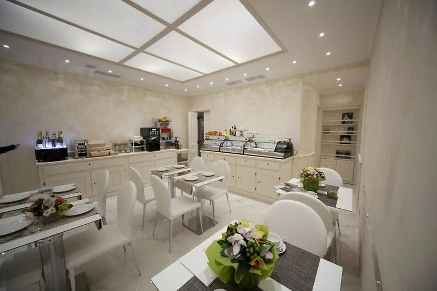 Maison Tritone Restaurant