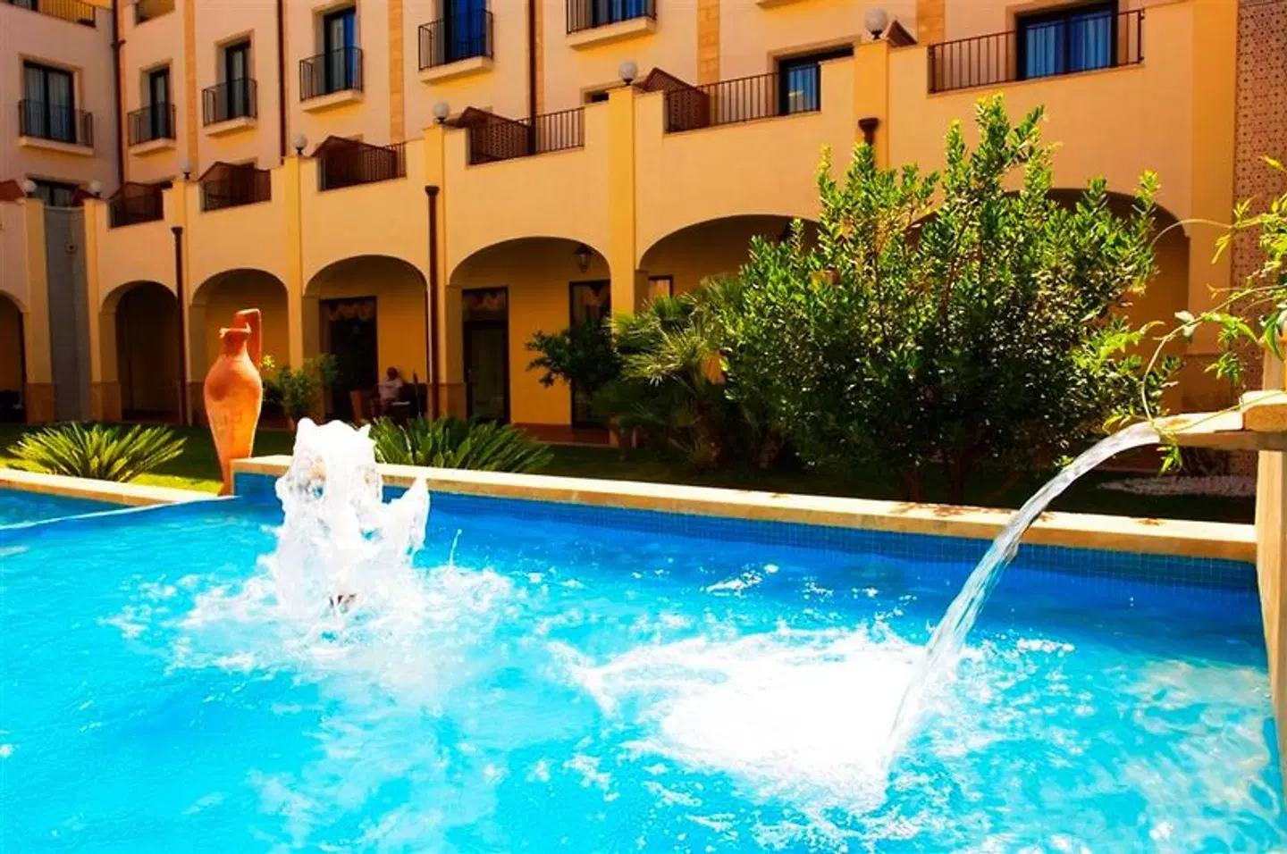 Mahara Hotel & Wellness OUTDOOR_POOL