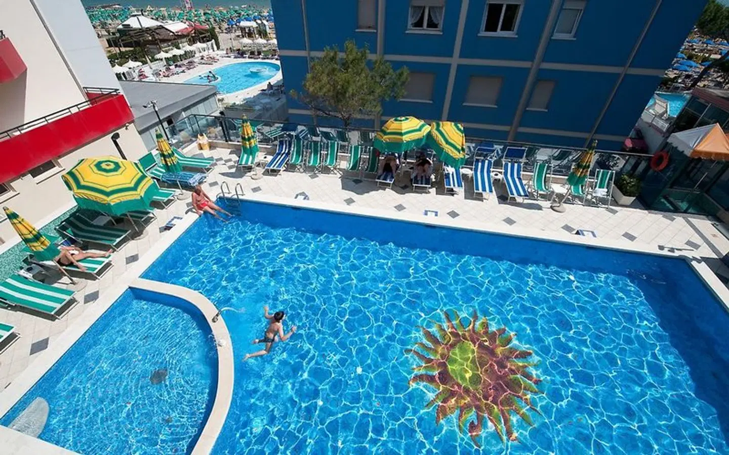 Kennedy OUTDOOR_POOL