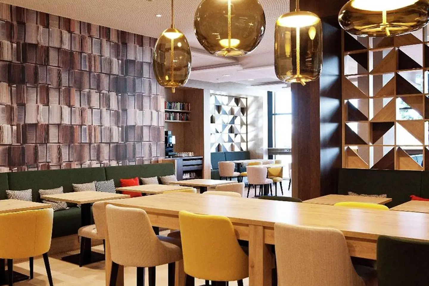 Hampton By Hilton Berlin City East Side Gallery Bar