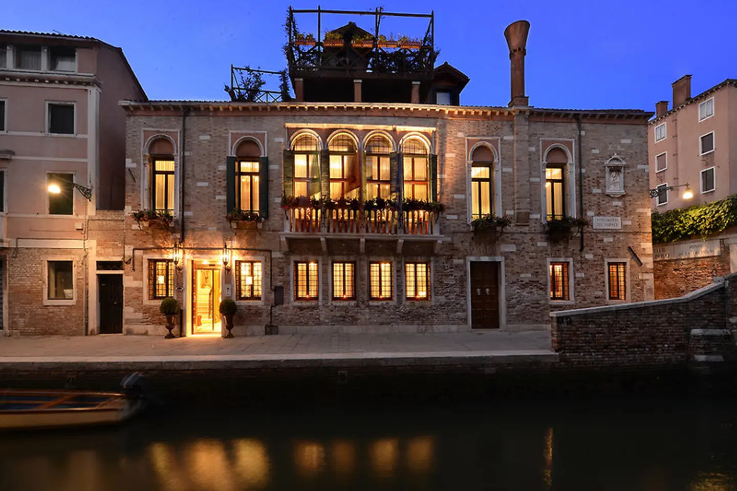 Palazzetto Madonna EXTERIOR