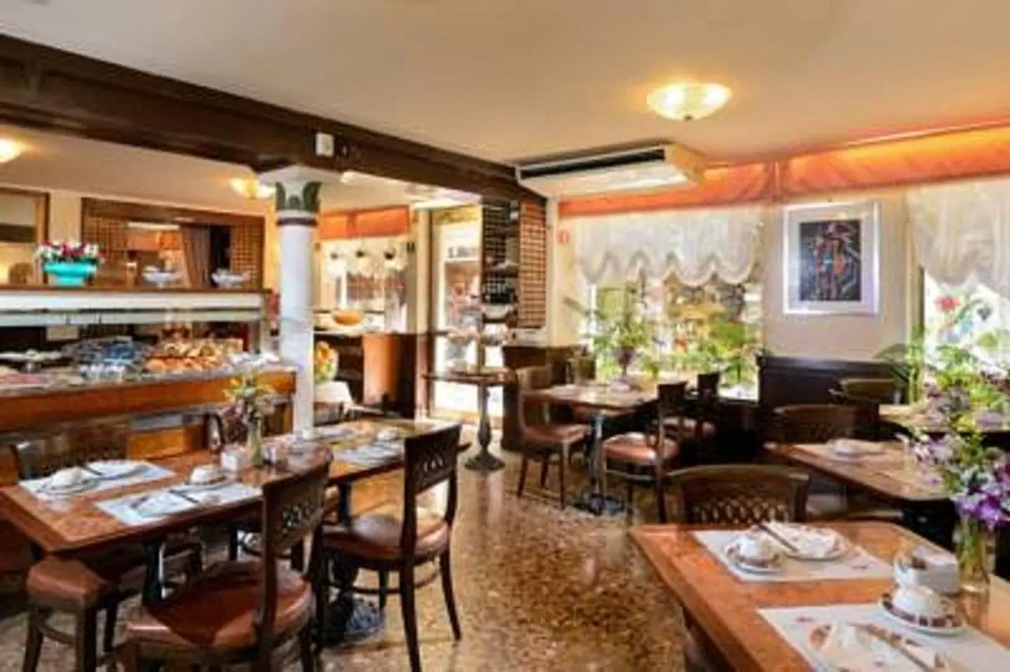 Hotel Ambassador Tre Rose Restaurant