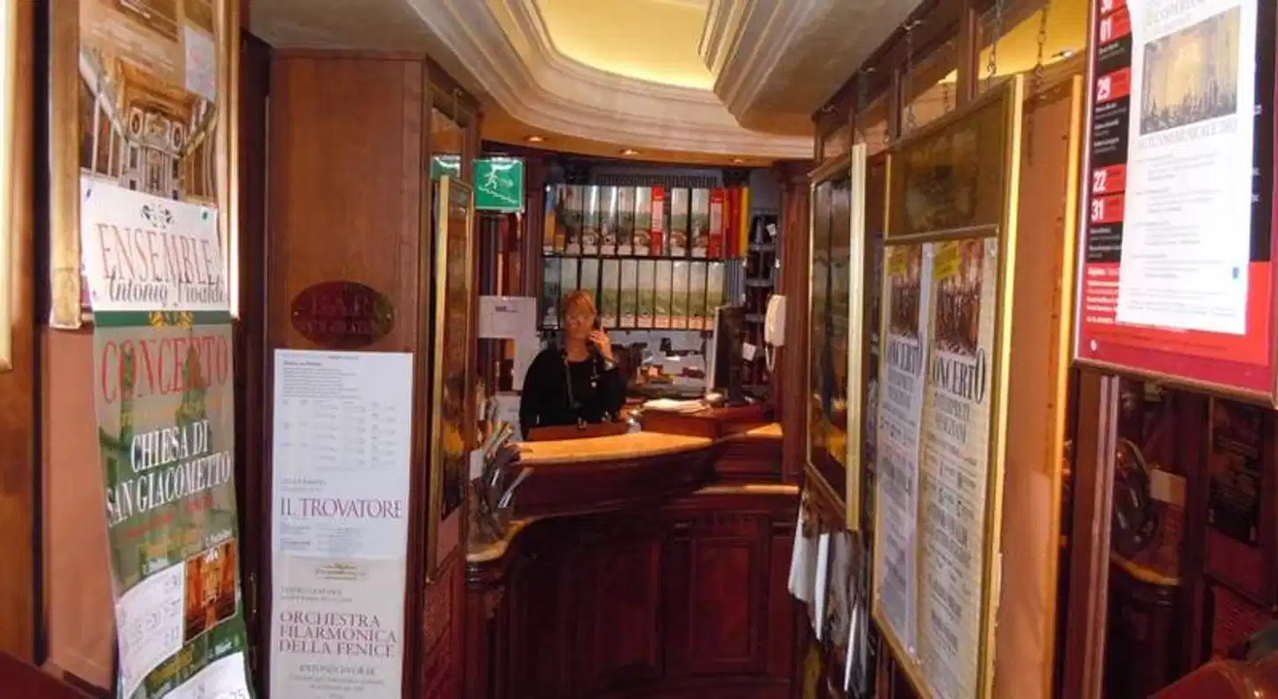Lux Bar