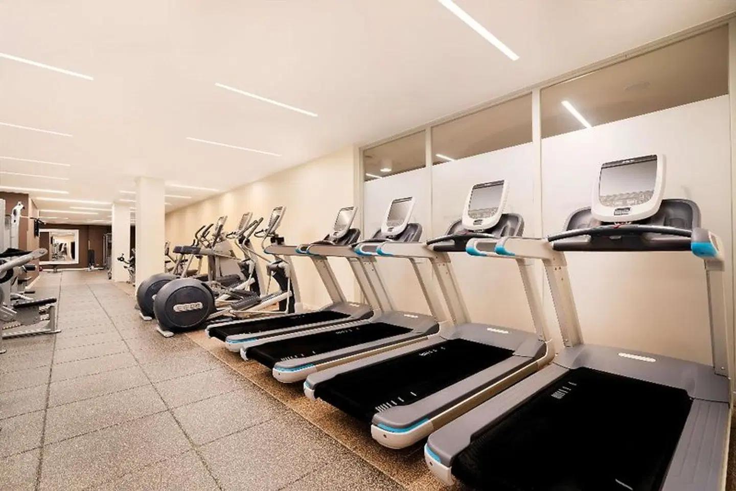 DoubleTree by Hilton Krakow Hotel & Convention Center SPORTS_AND_LEISURE