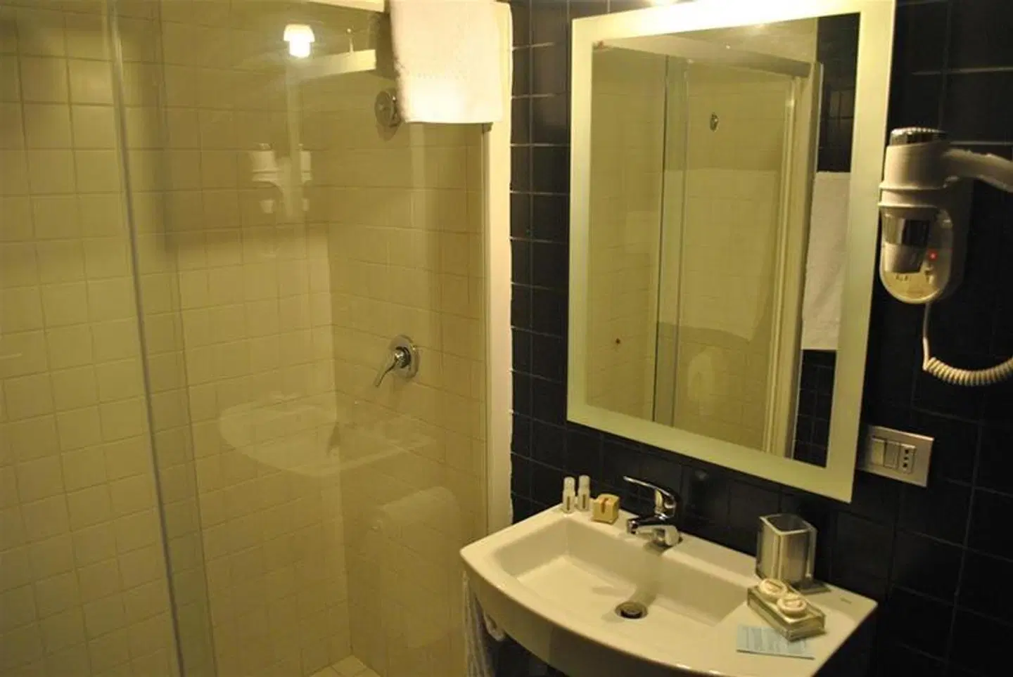 Althea Palace Hotel Badezimmer