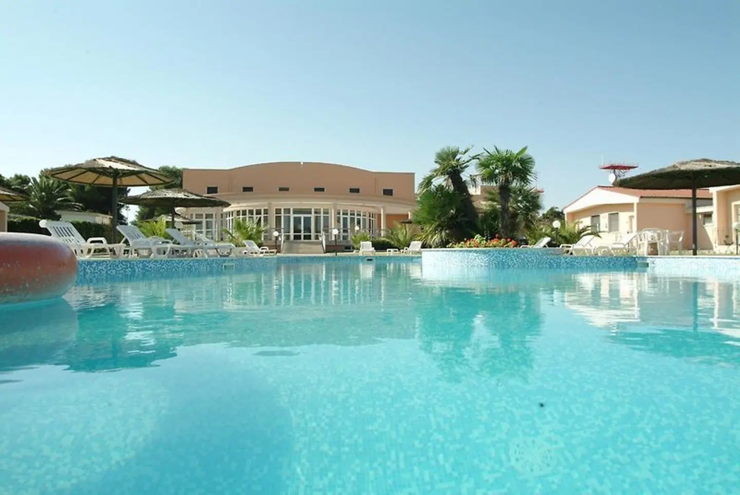 Minerva OUTDOOR_POOL