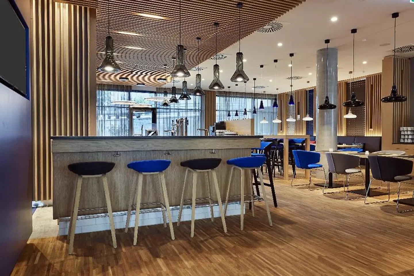 Holiday Inn Express Berlin - Alexanderplatz Bar