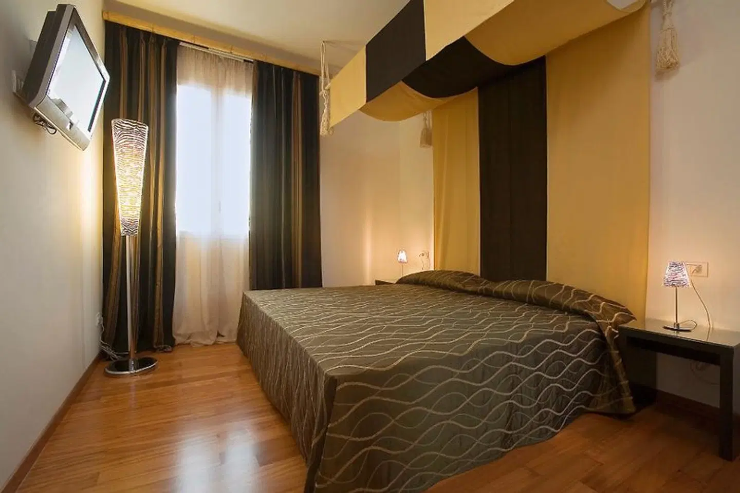 Card International Hotel ROOM_EXAMPLE