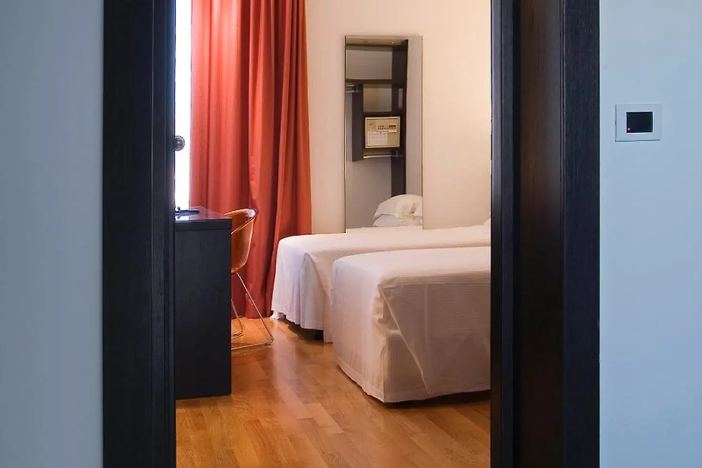 Card International Hotel ROOM_EXAMPLE