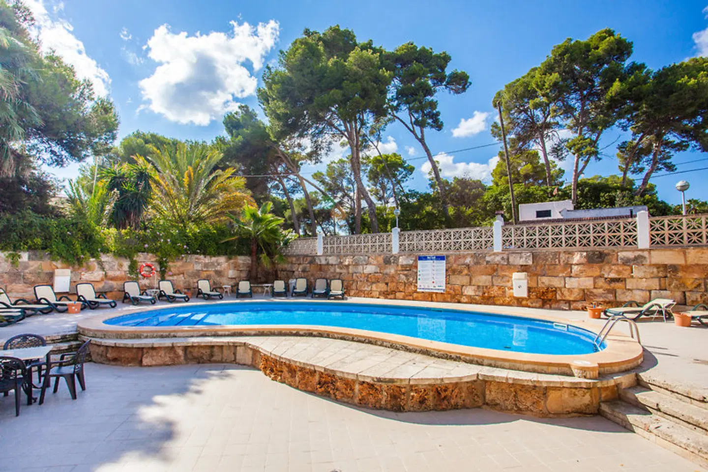 Ben Hur OUTDOOR_POOL