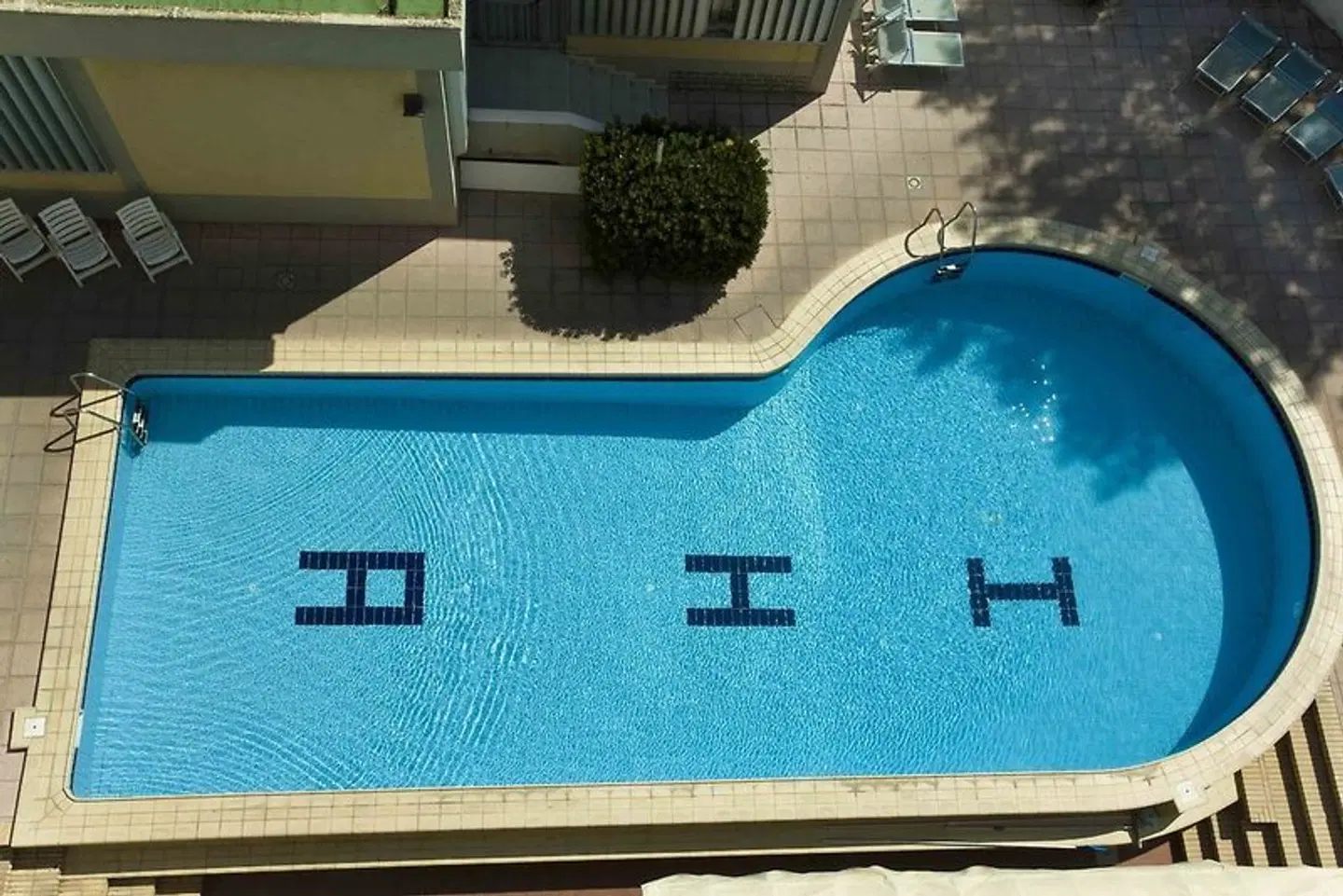 Alexander OUTDOOR_POOL