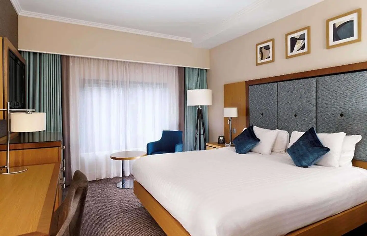 DoubleTree by Hilton Hotel London - Victoria ROOM_EXAMPLE