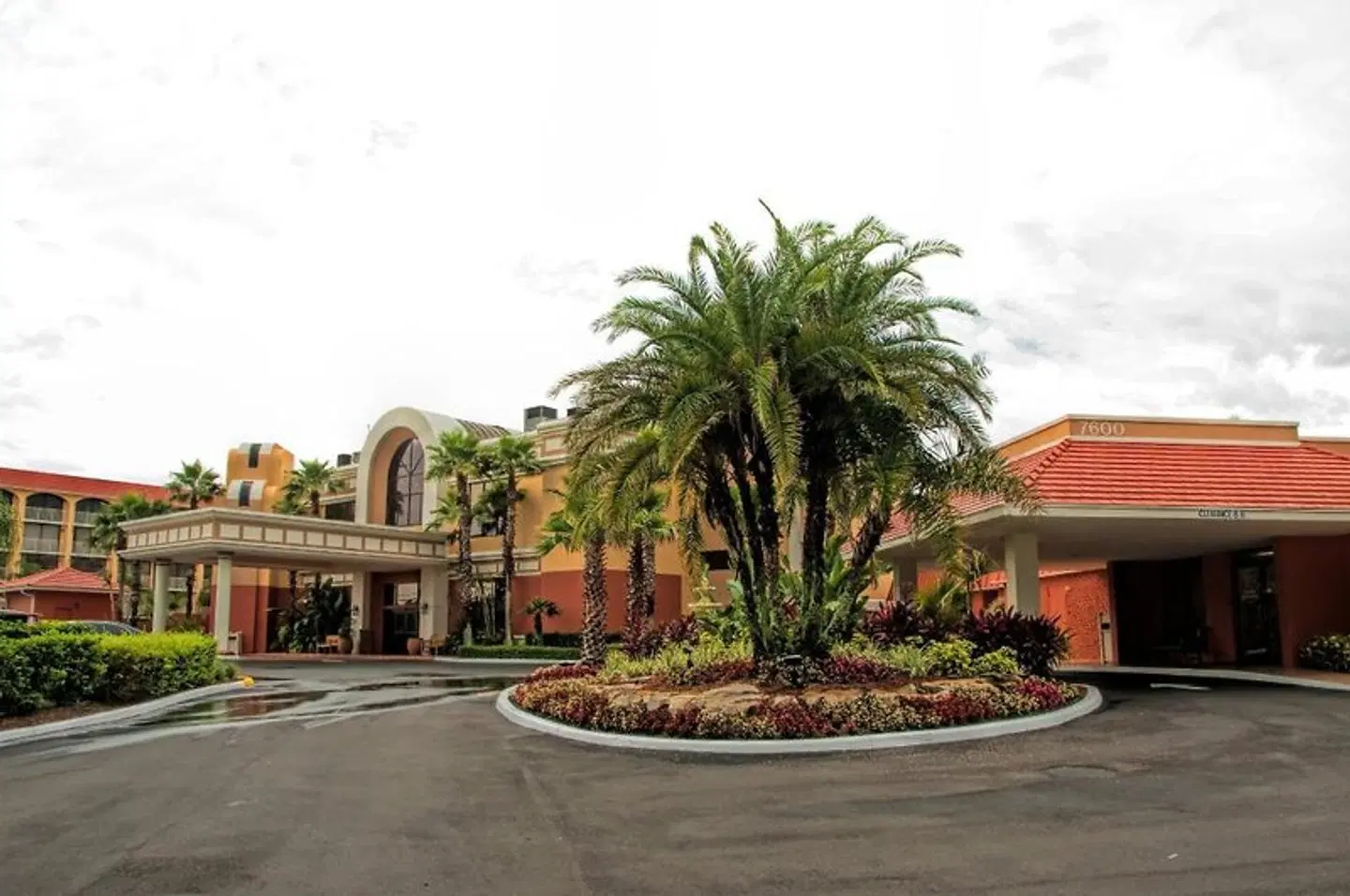 Westgate Towers Resort EXTERIOR