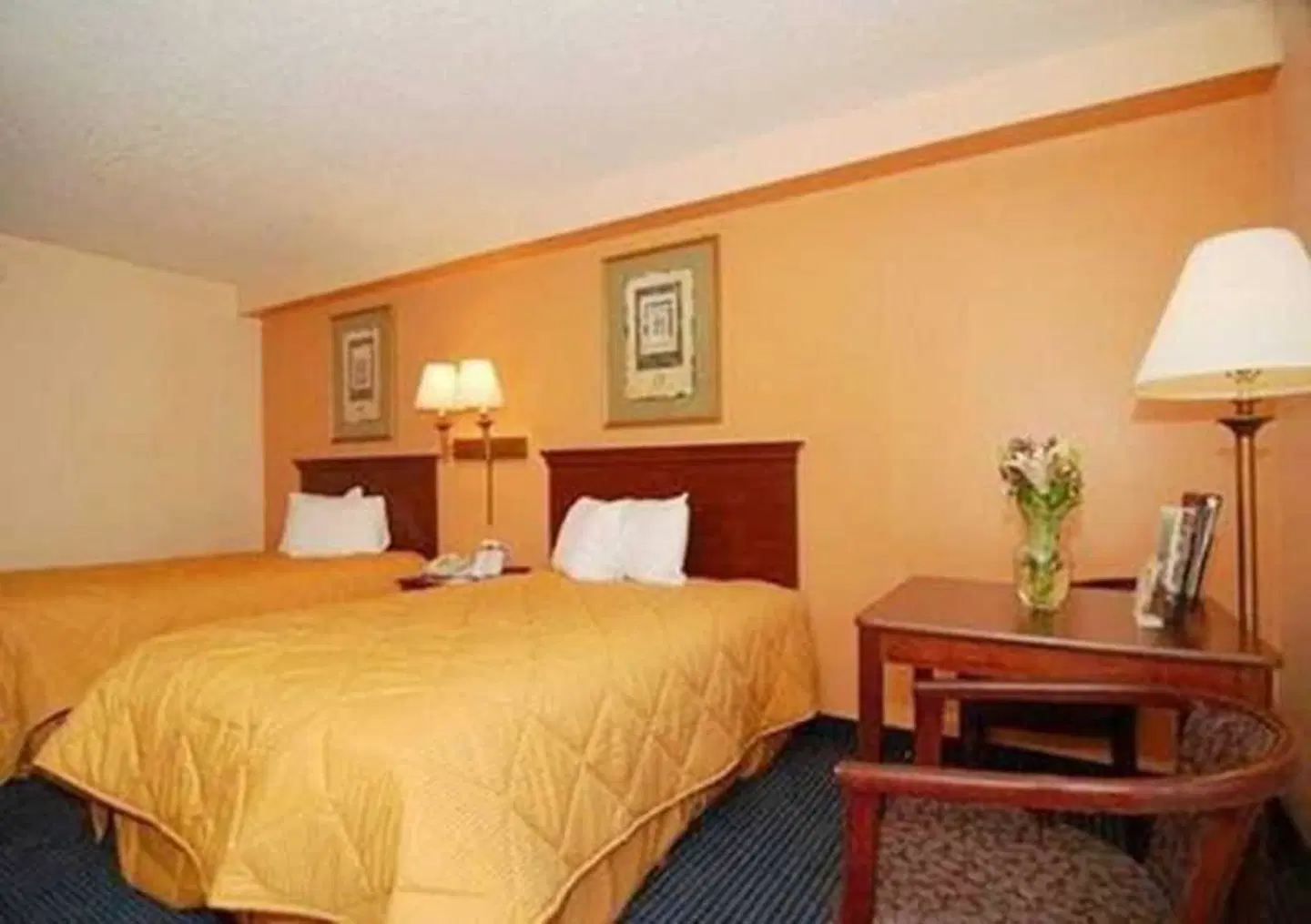 Comfort Inn International ROOM_EXAMPLE