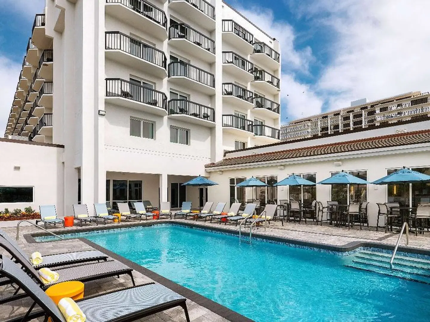 Hilton Garden Inn Cocoa Beach Oceanfront EXTERIOR