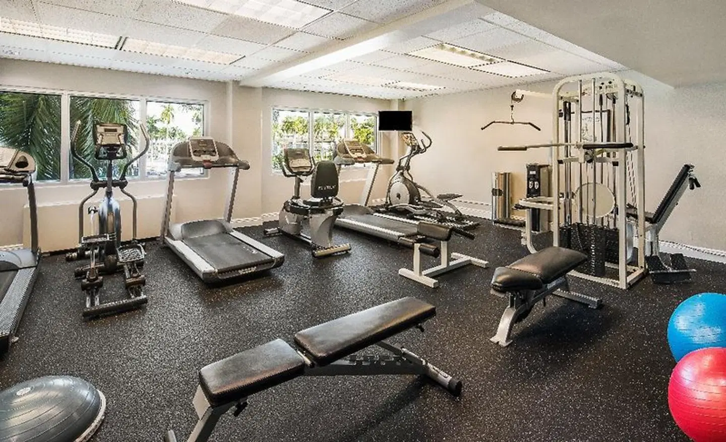 Holiday Inn Port of Miami-Downtown SPORTS_AND_LEISURE