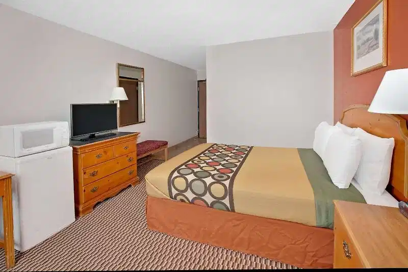 Super 8 by Wyndham Crystal Lake – Hotelfoto