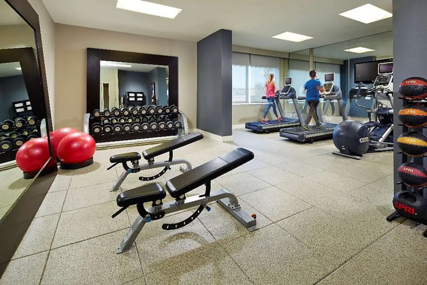 Hilton San Diego Mission Valley SPORTS_AND_LEISURE