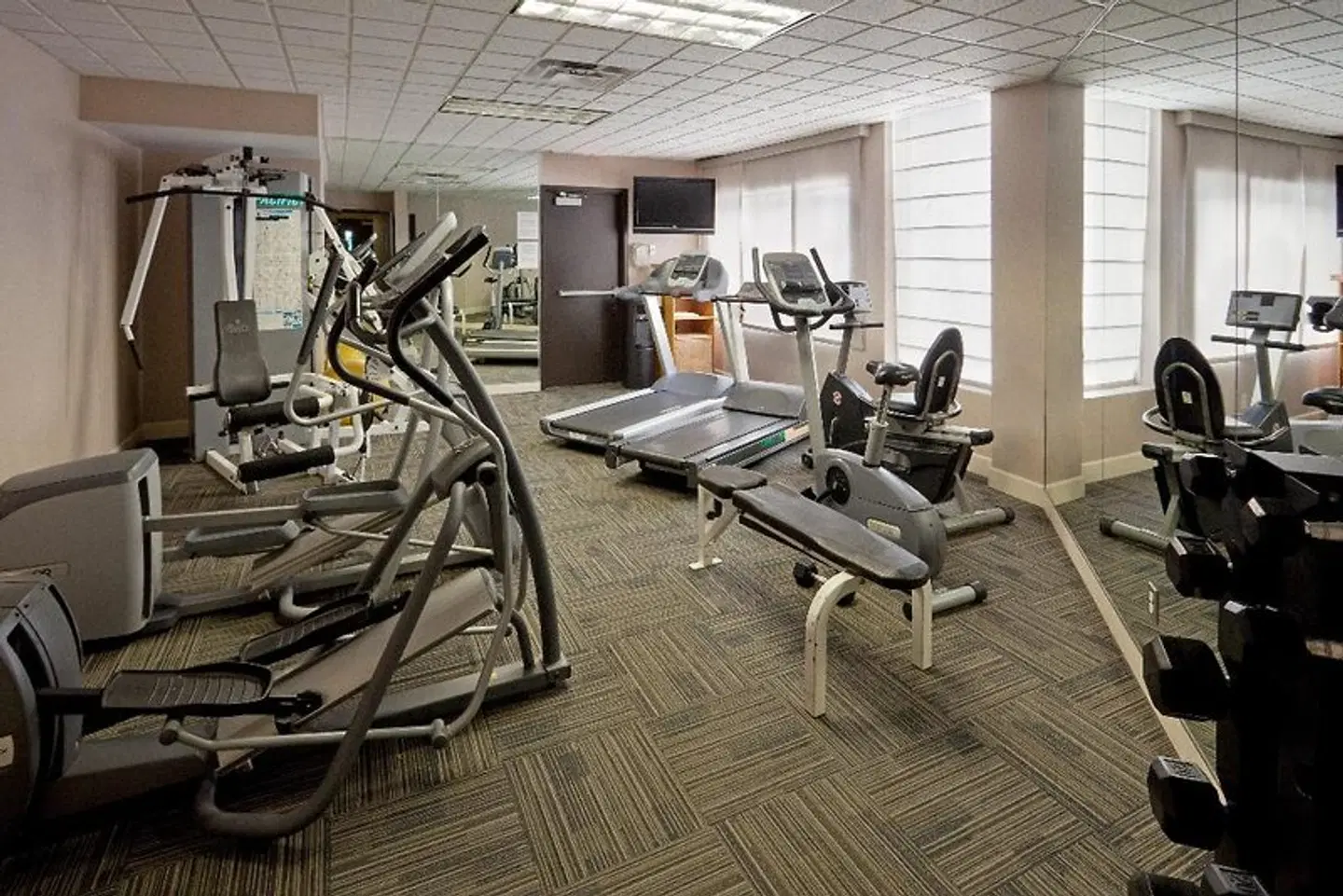 Armon Plaza Airport Montreal SPORTS_AND_LEISURE