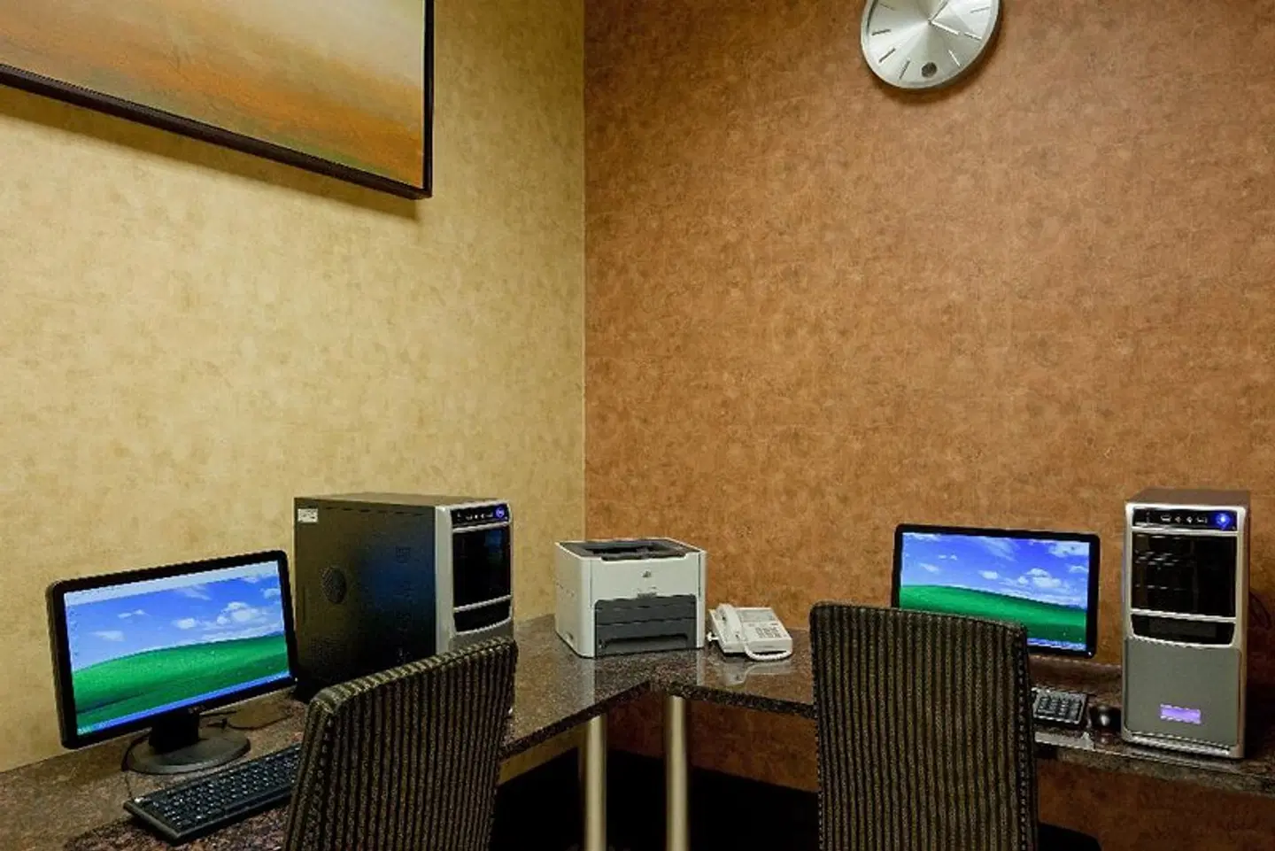 Armon Plaza Airport Montreal ROOM_EXAMPLE
