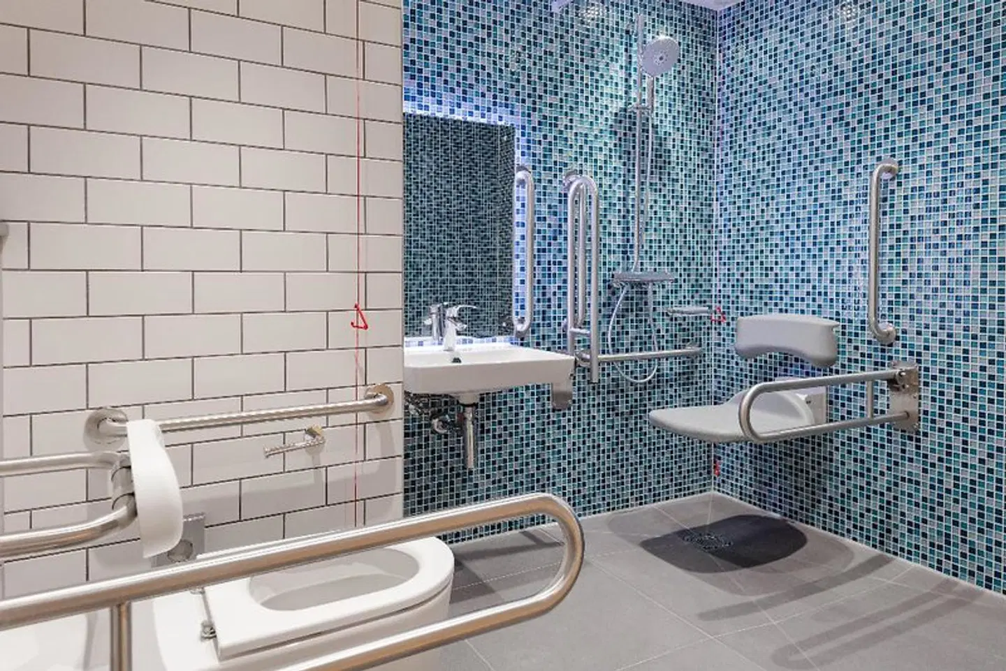 Holiday Inn London - Heathrow Bath Road Badezimmer