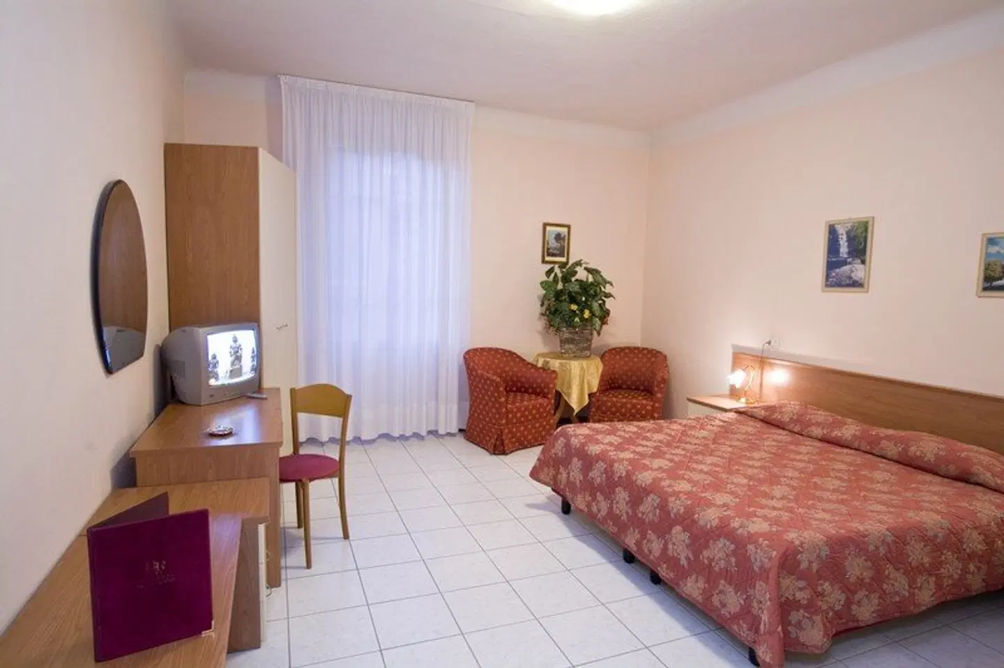 Roma ROOM_EXAMPLE