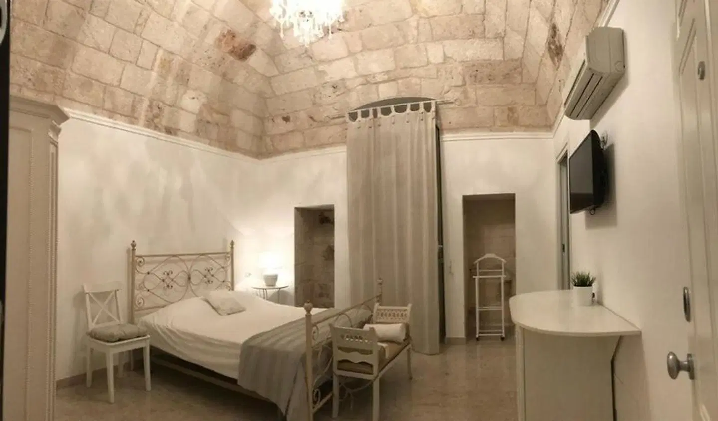 Chichouse ROOM_EXAMPLE