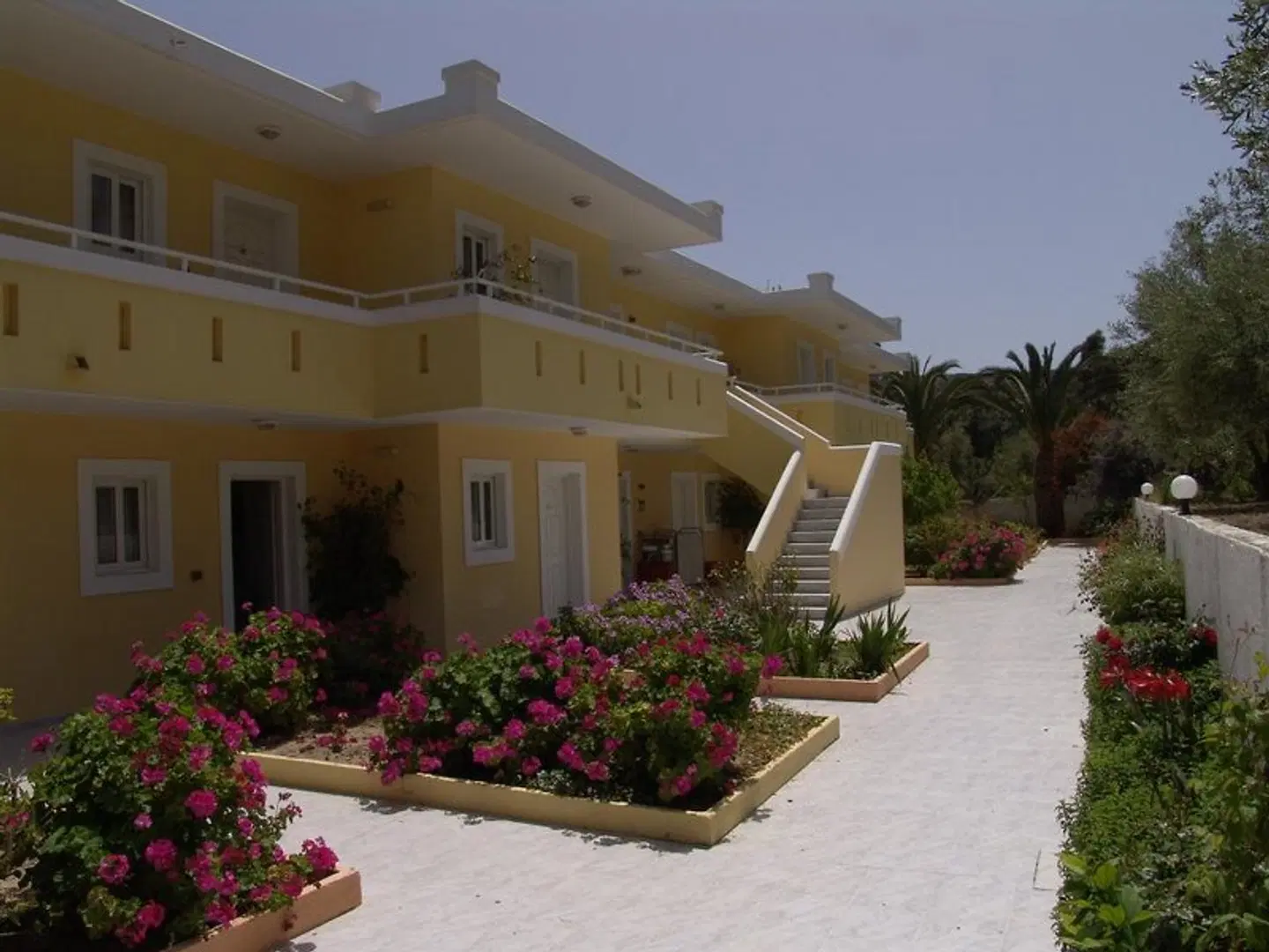 Kontessa Apartments EXTERIOR