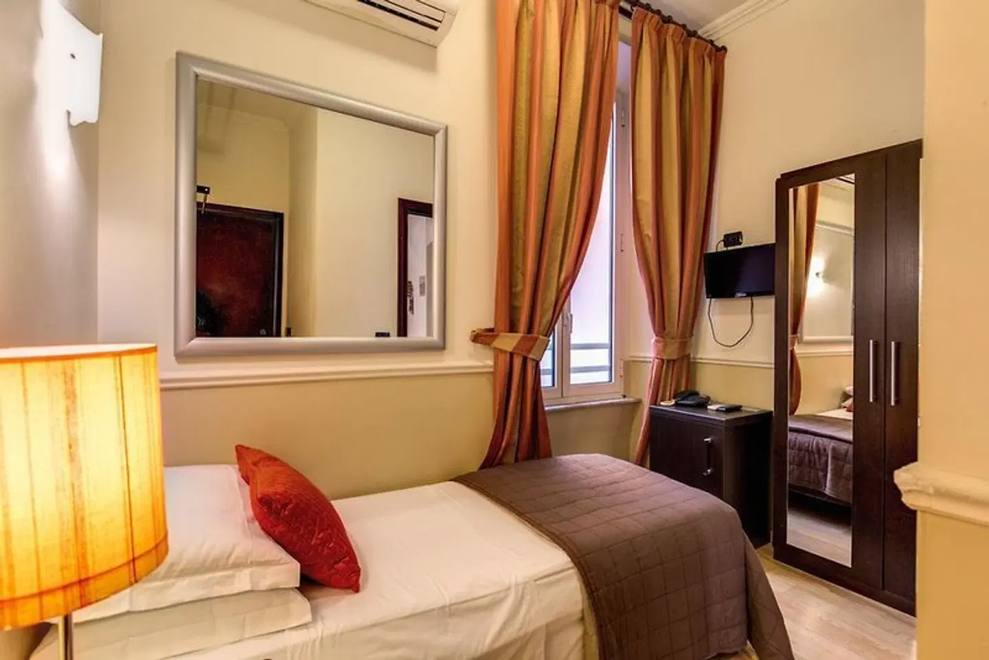 Everest Inn Rome ROOM_EXAMPLE