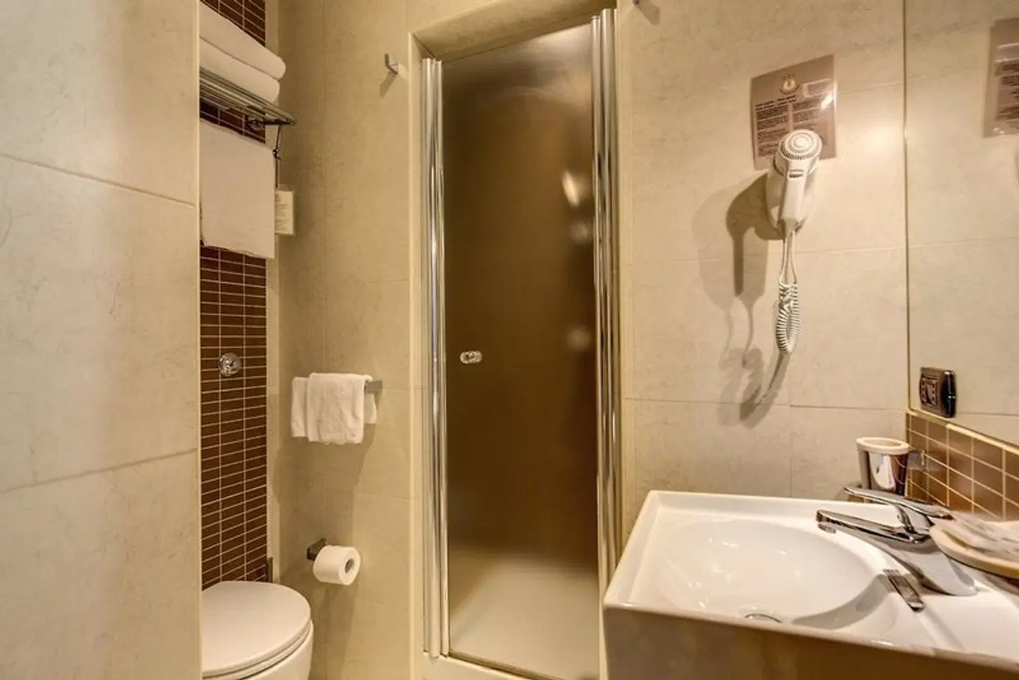 Everest Inn Rome Badezimmer