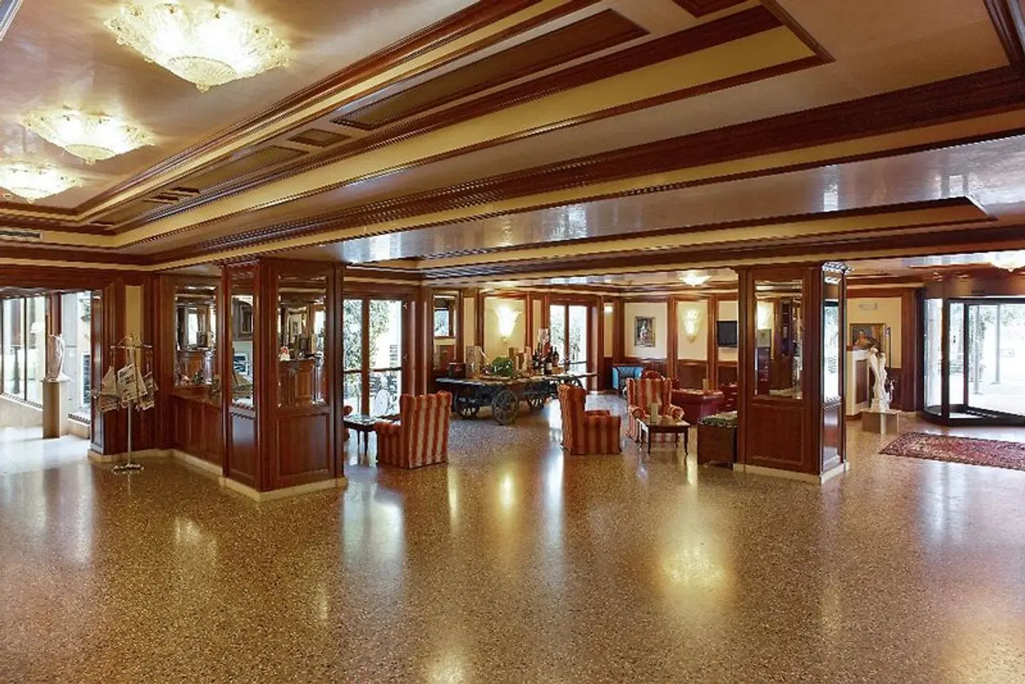 Villa Quaranta Park Wellness Hotel & SPA LOUNGE_LOBBY