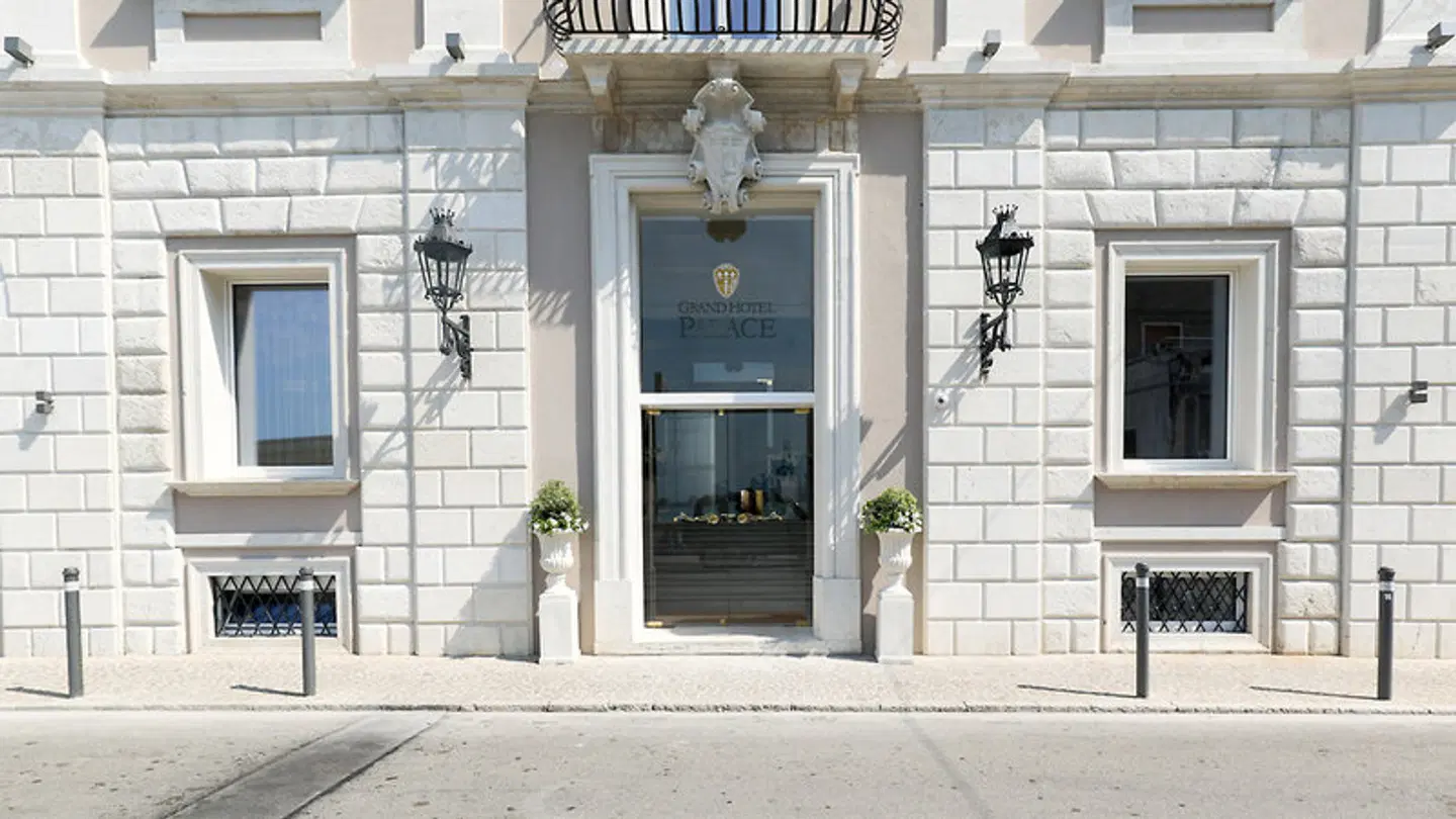 Grand Hotel Palace EXTERIOR