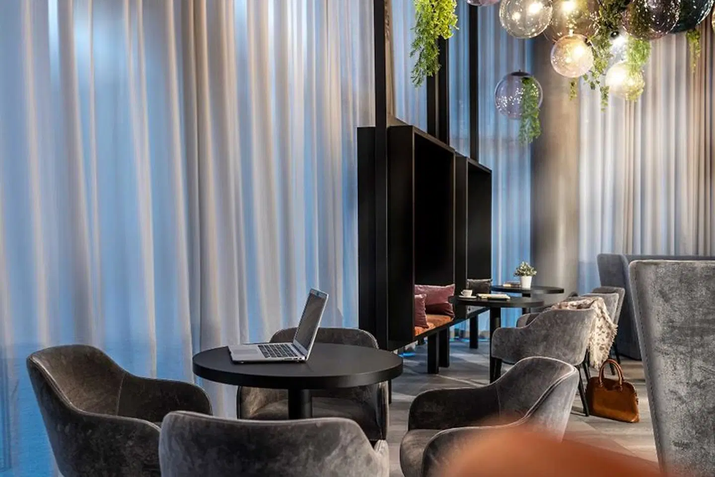 The J44 Lifestyle Hotel Bar