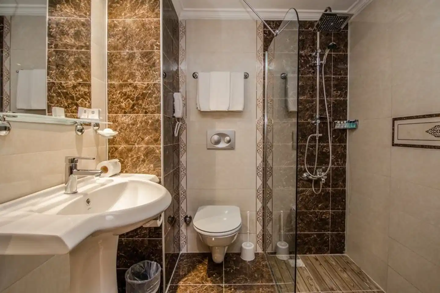 Letoile Beach Hotel Badezimmer