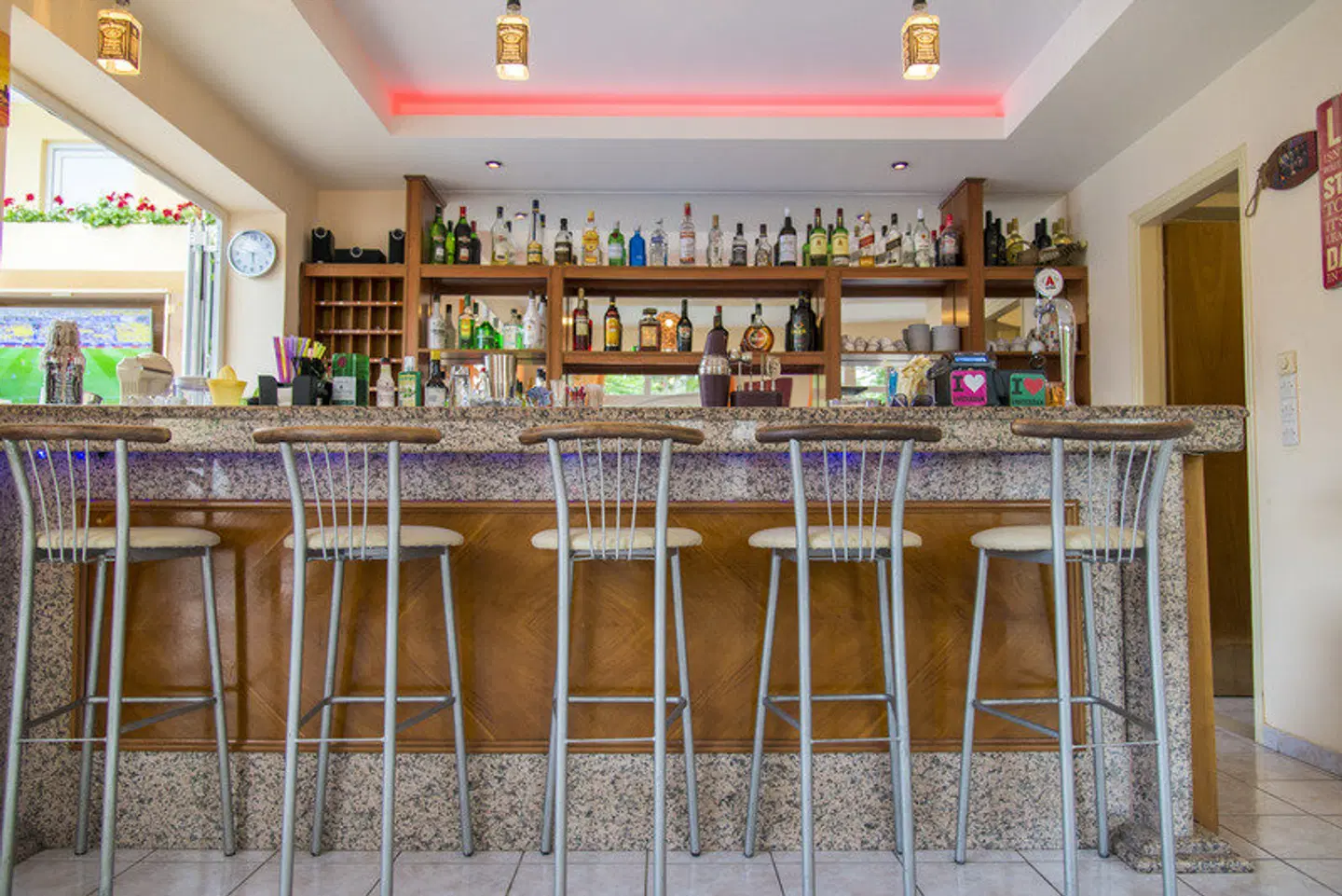 Erato Studios & Apartments Bar