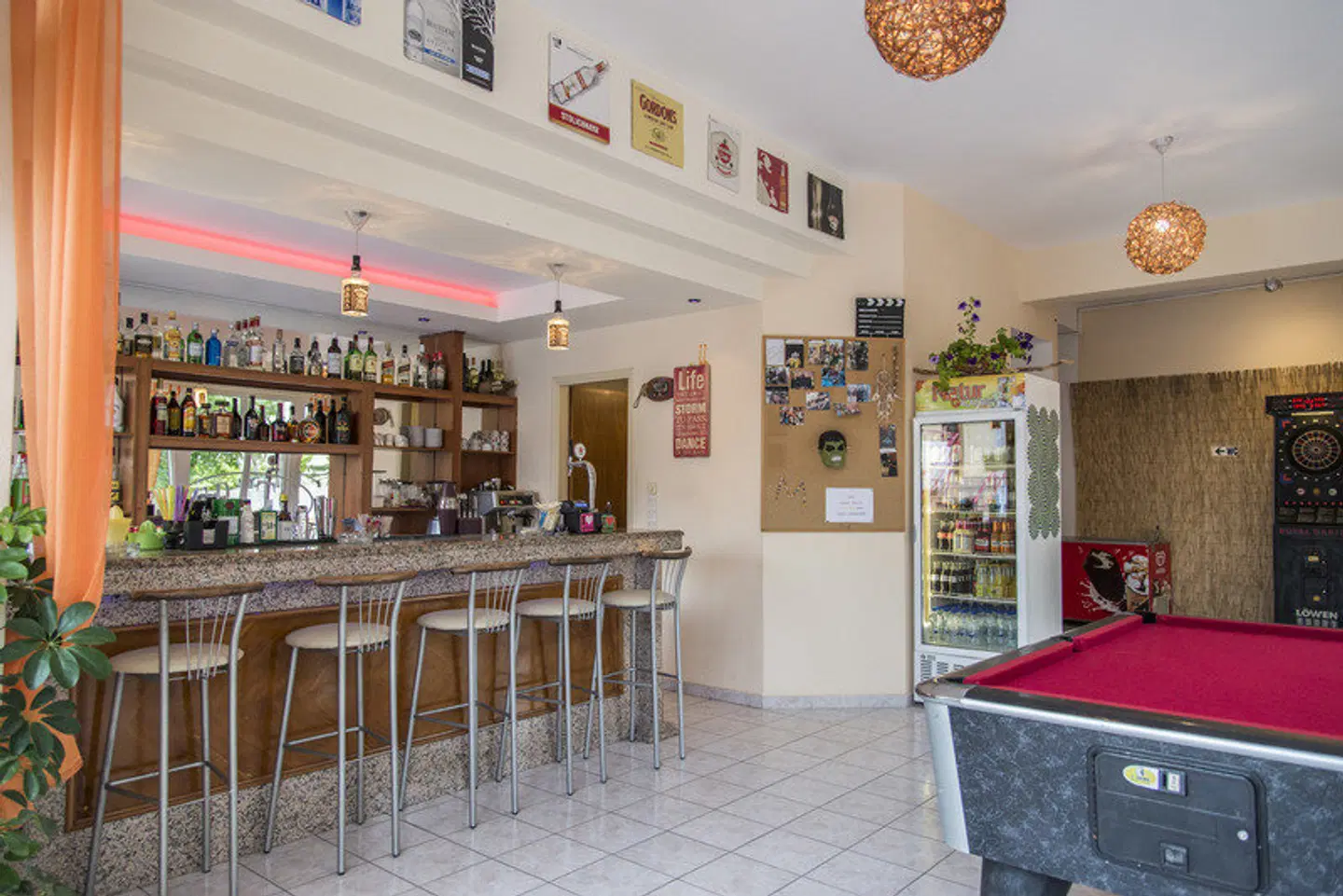 Erato Studios & Apartments Bar