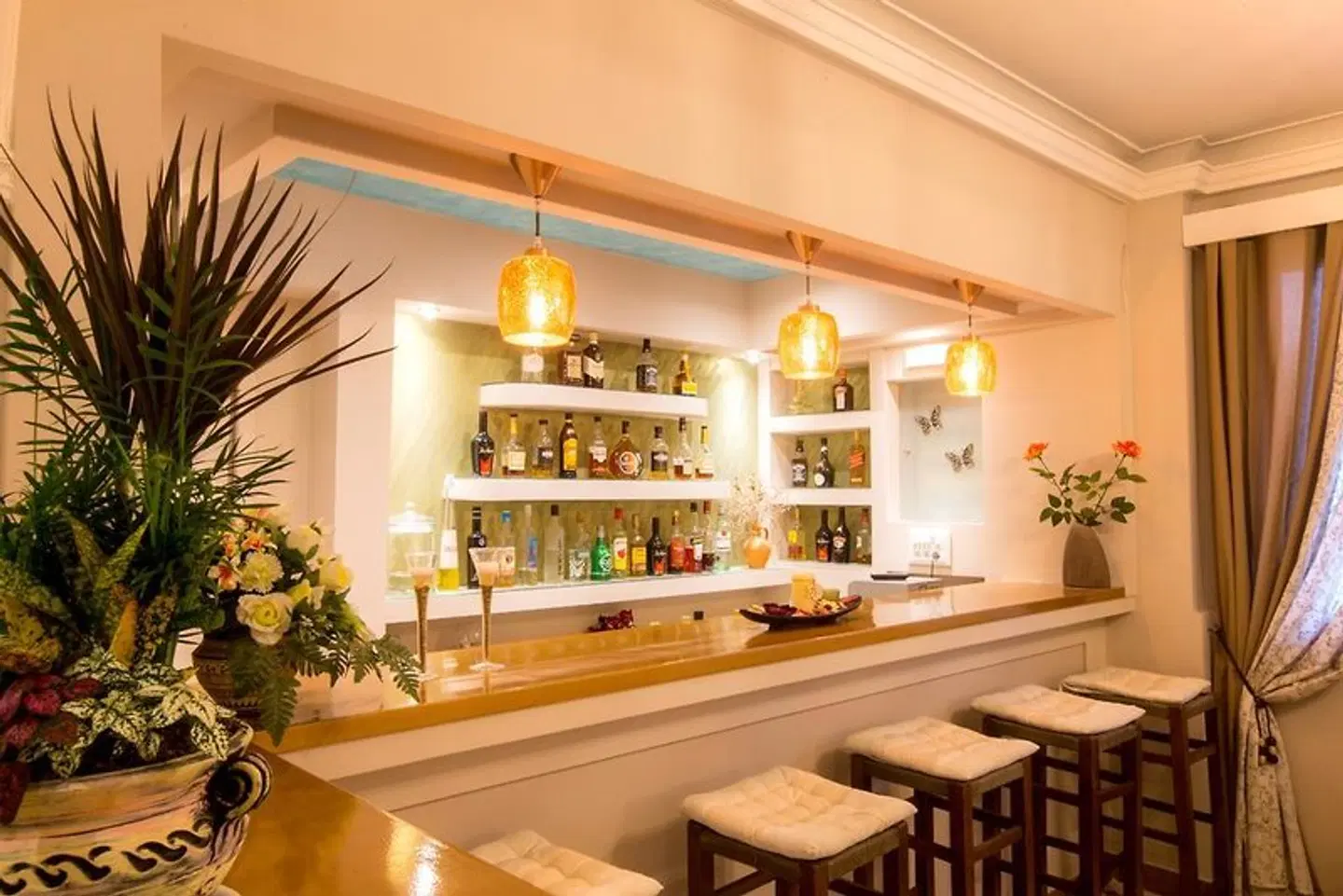 Sirena Beach Hotel Bar