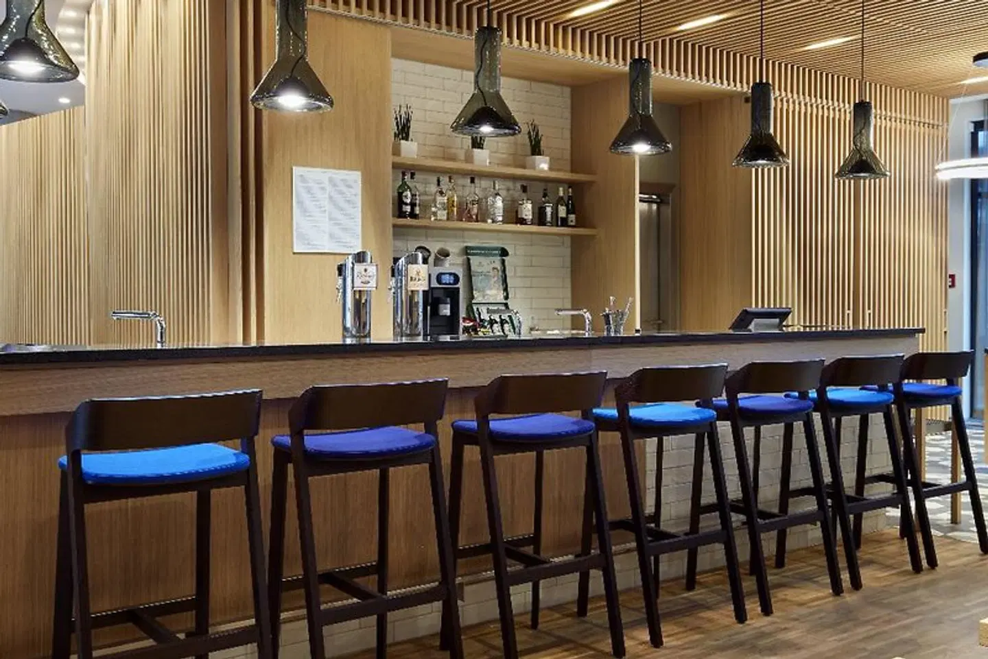 Holiday Inn Express Berlin - Alexanderplatz Bar
