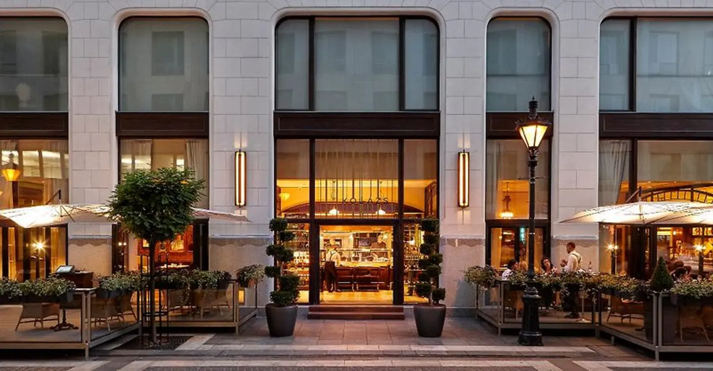 Four Seasons Hotel Gresham Palace Budapest EXTERIOR